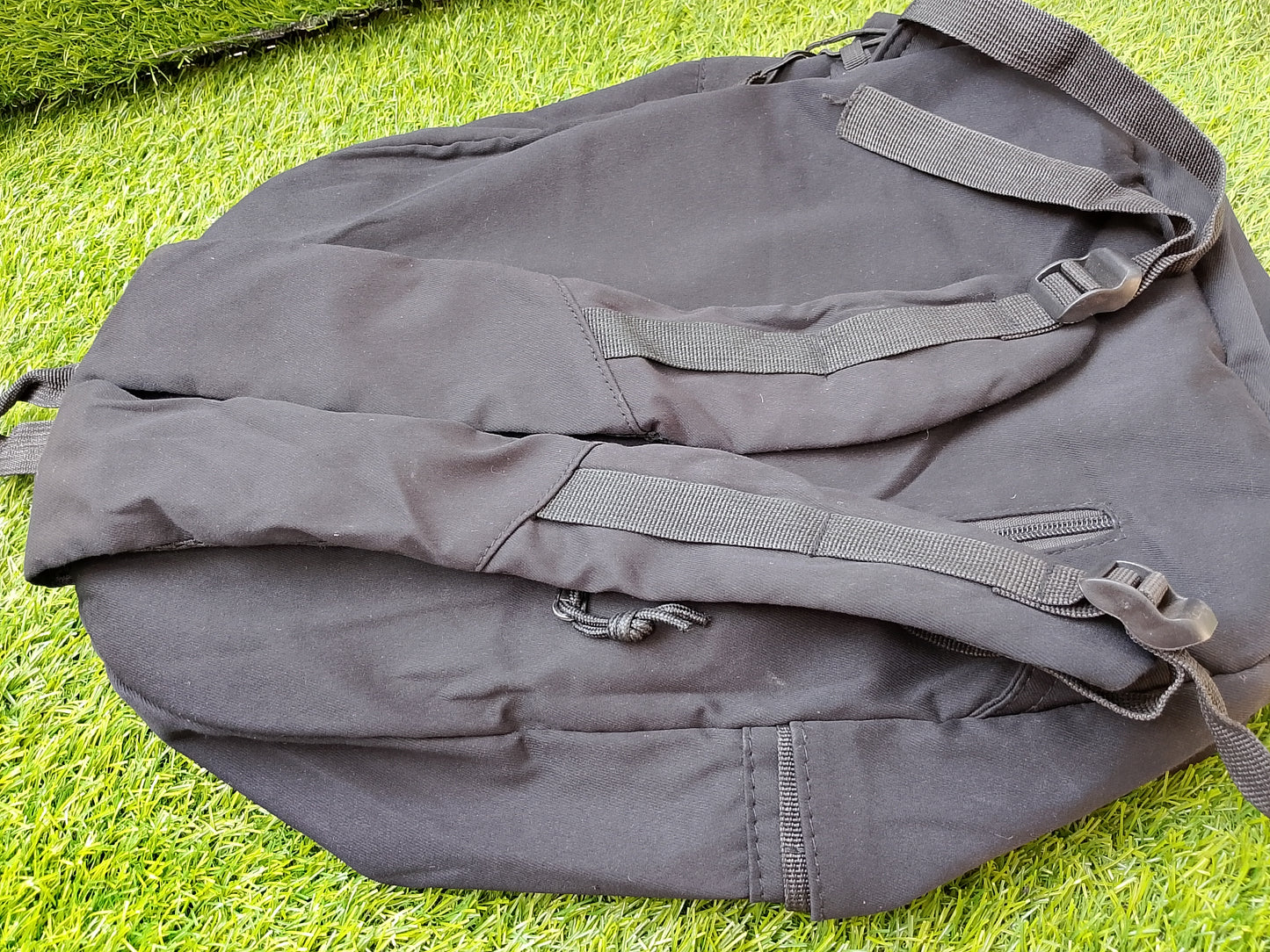 Large-Capacity Solid-Color Men's Backpack