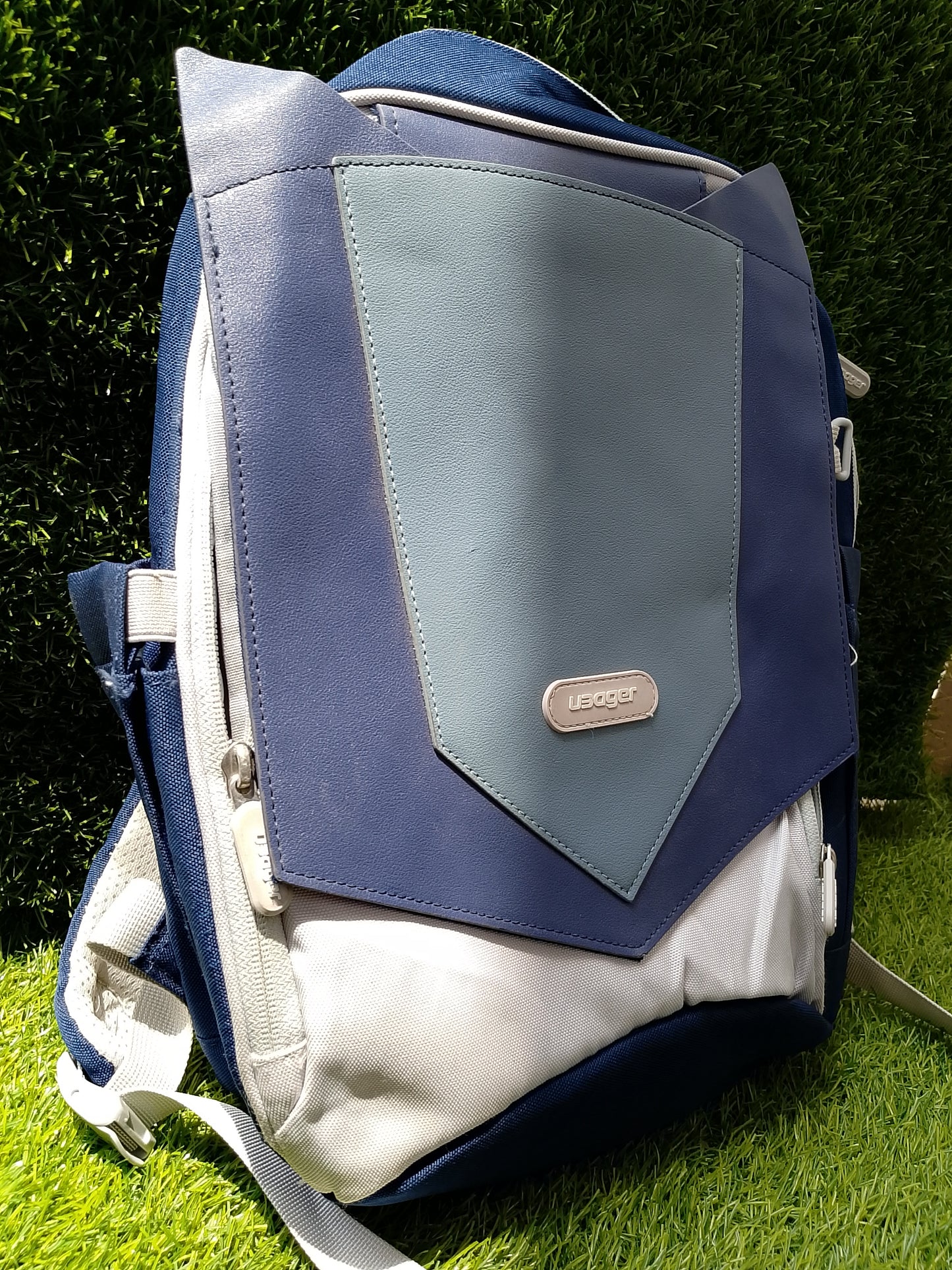 Large capacity ultra-light large school bag