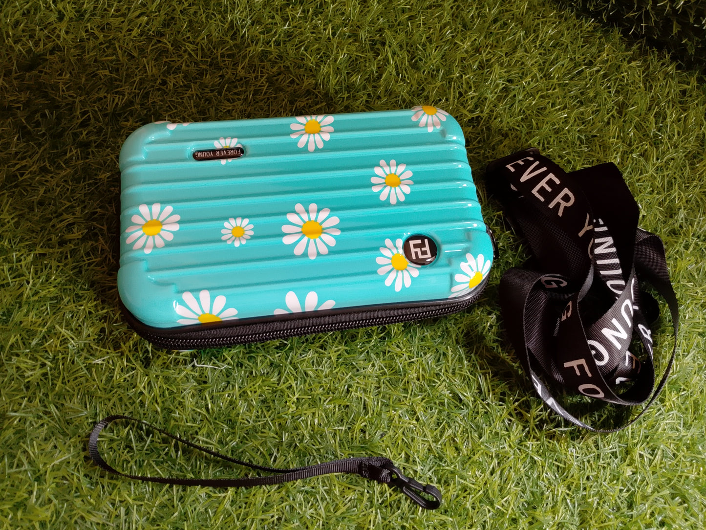 Sunny Daisy Clutch
