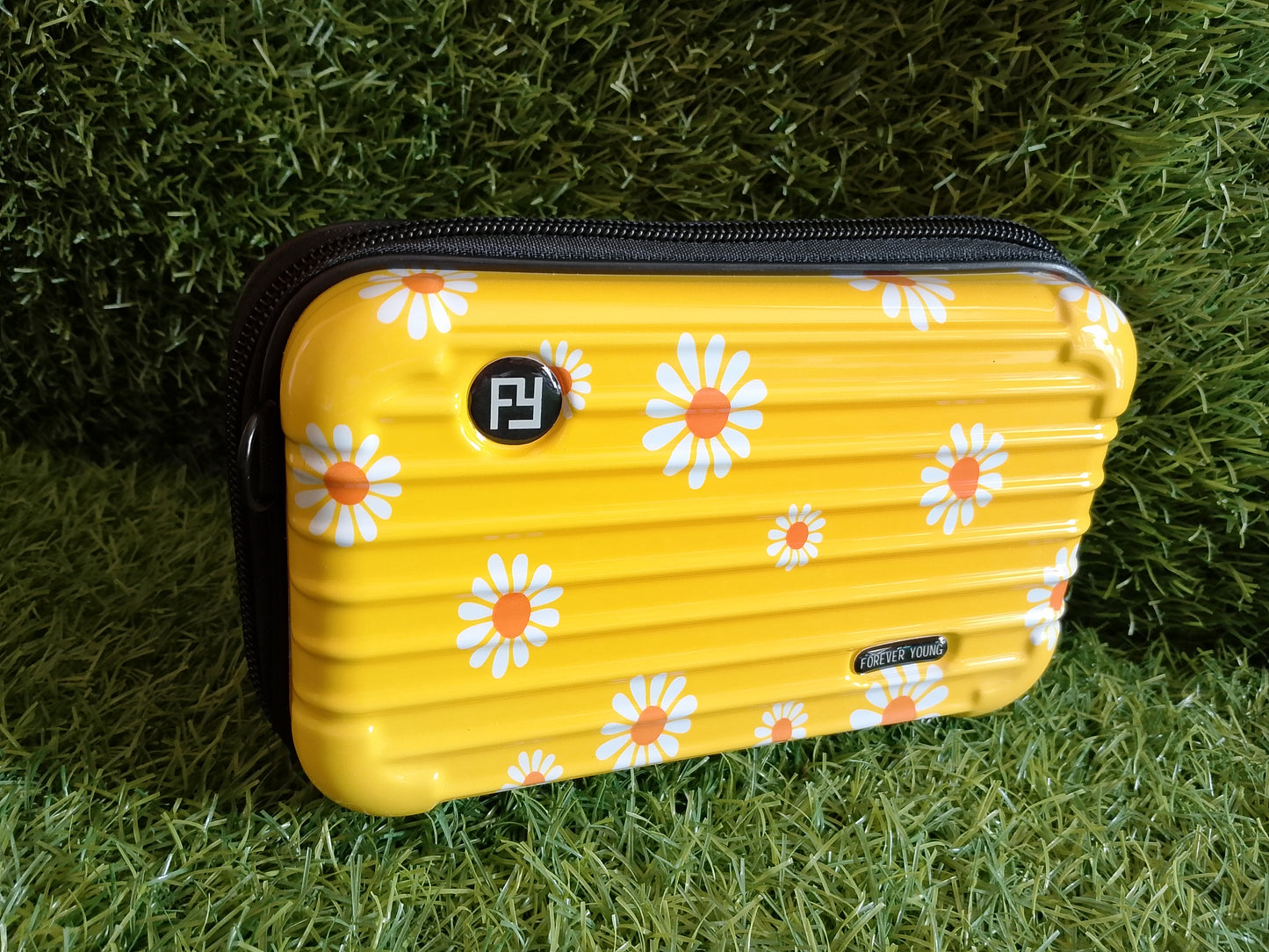 Sunny Daisy Clutch