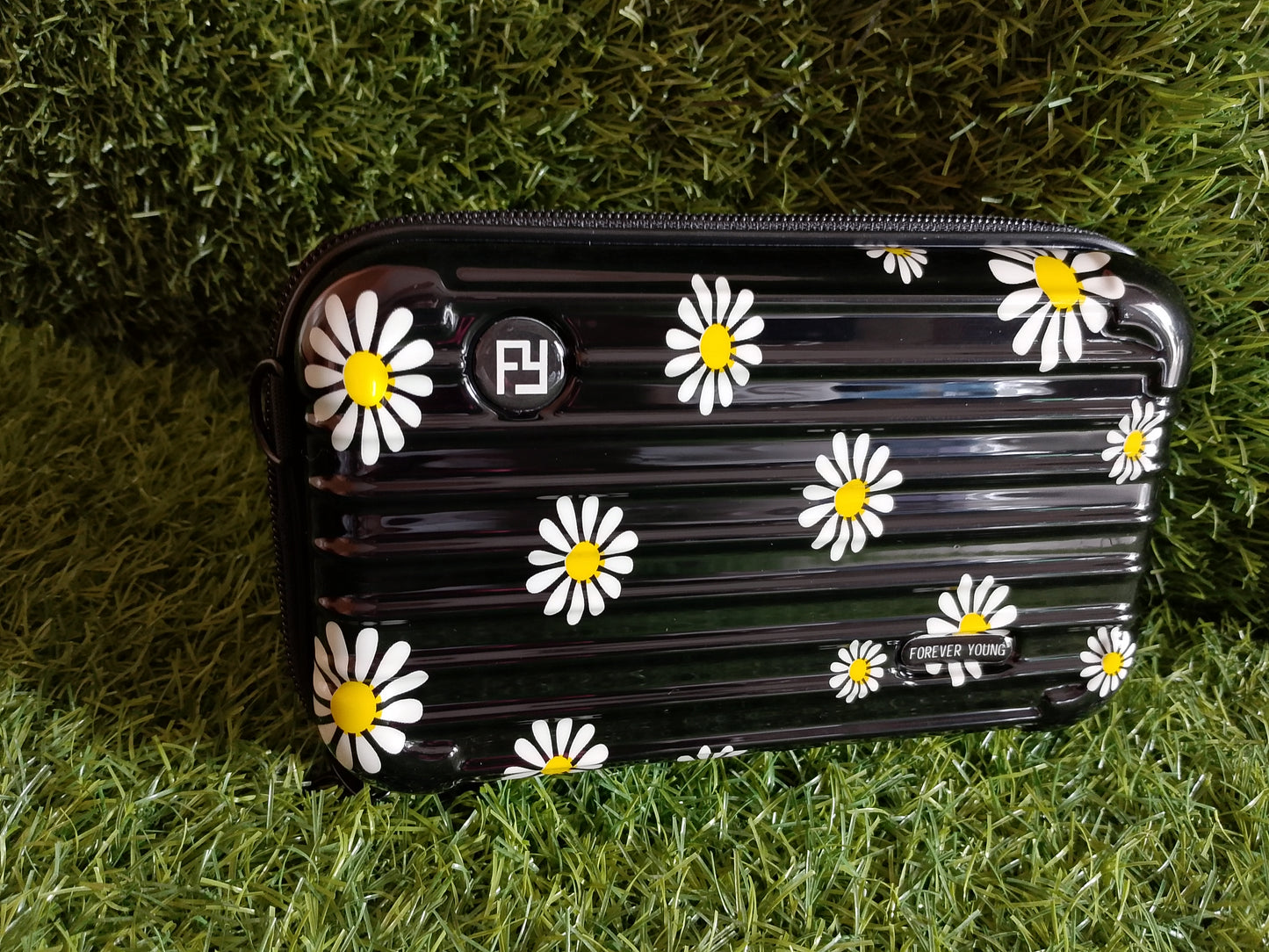 Sunny Daisy Clutch