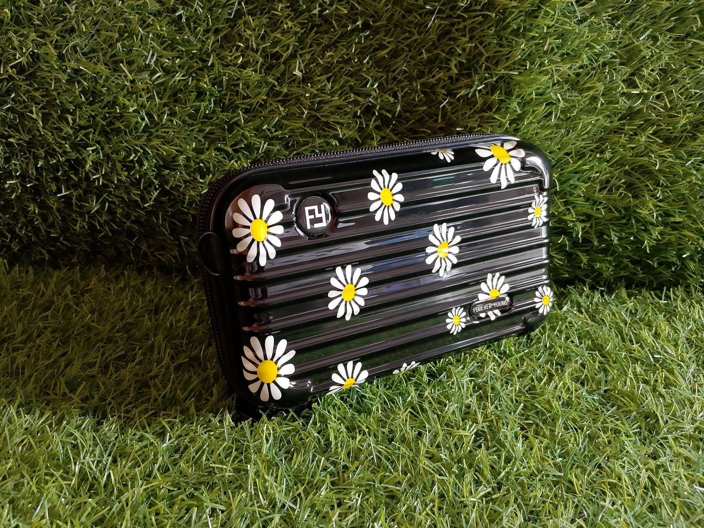 Sunny Daisy Clutch