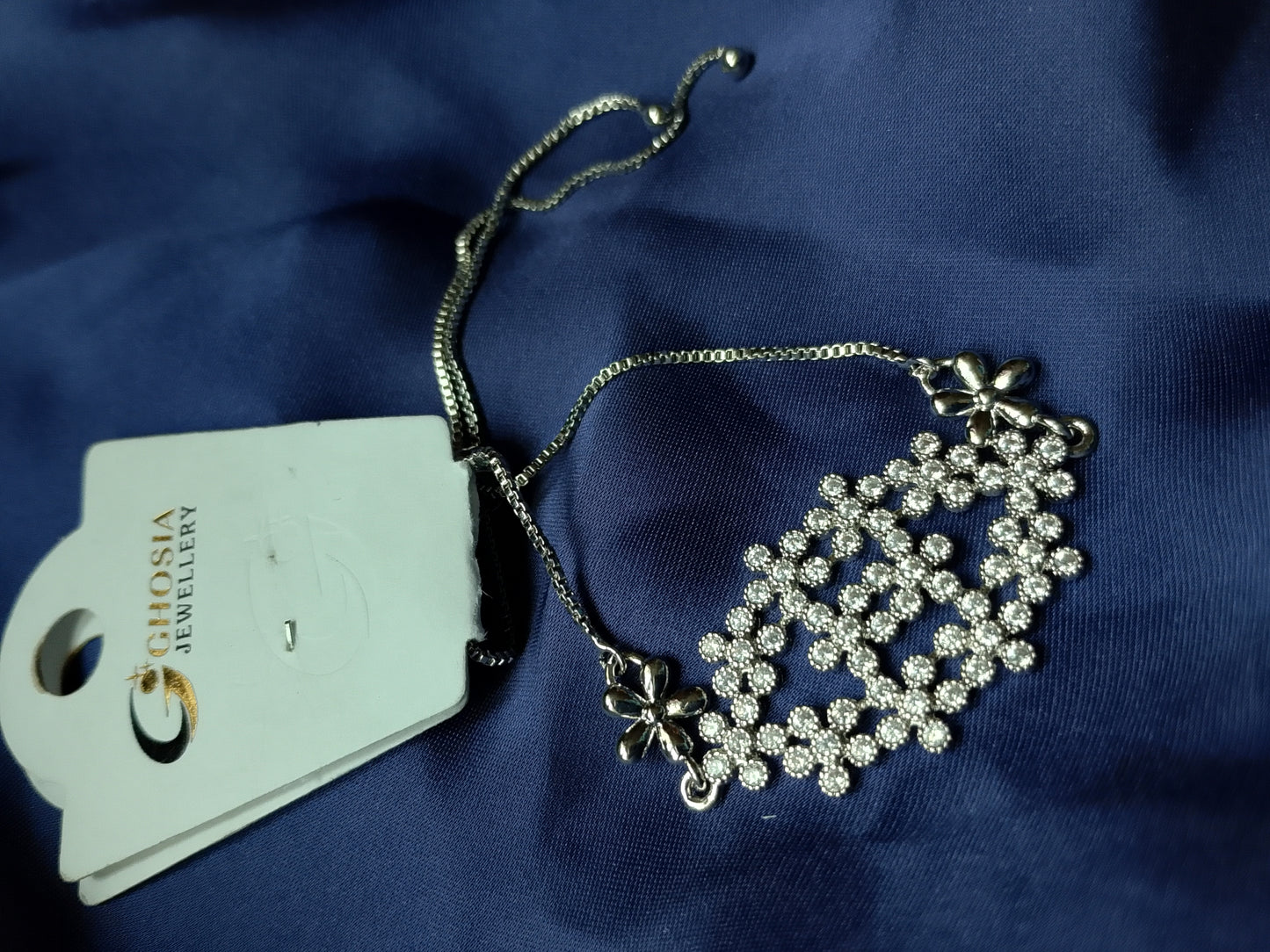 The Sparkling Crystal Flower Mesh Bracelet