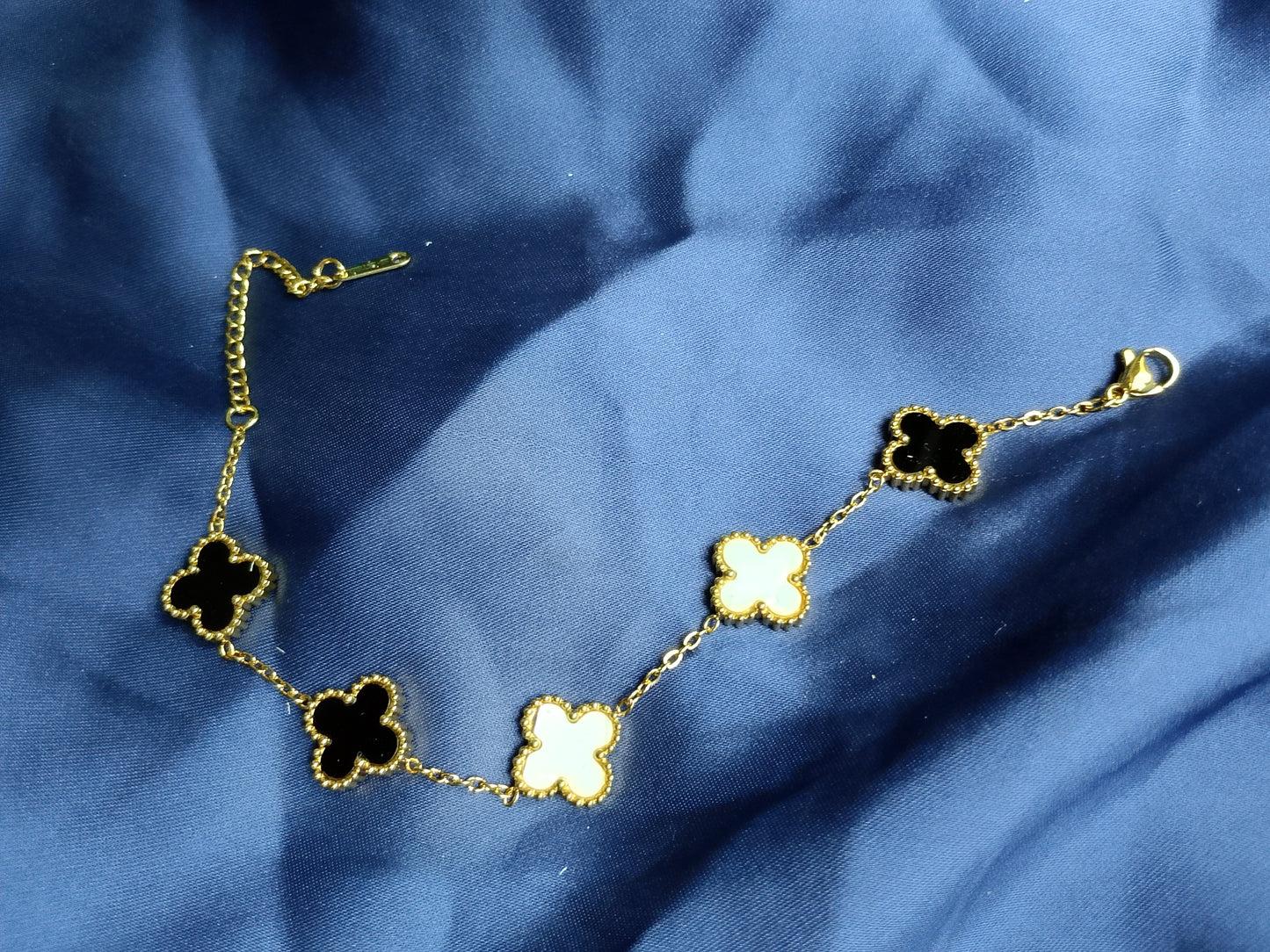 The Fortune Clover Bracelet - Black and White Inlay