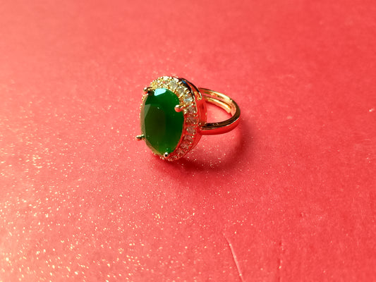 Elegant Gold-Plated Ring with a Dazzling Oval Gemstone