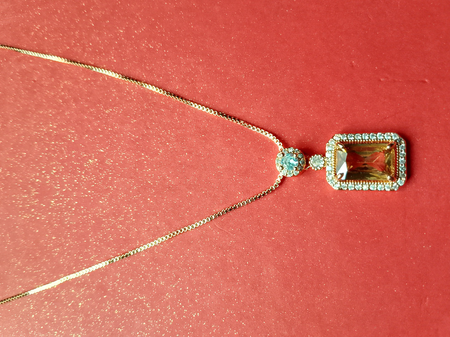 Elegant Emerald Pendant Necklace