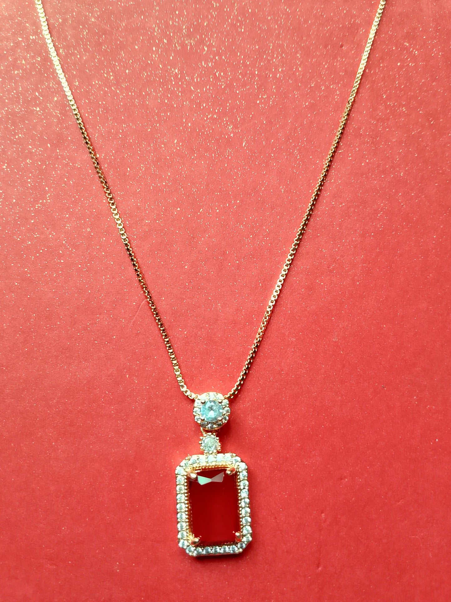 Elegant Emerald Pendant Necklace