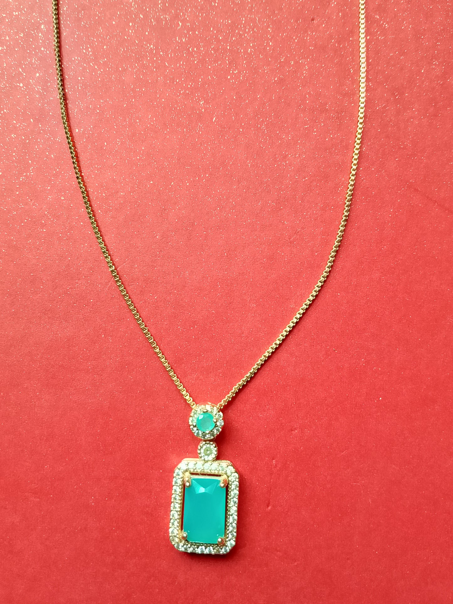 Elegant Emerald Pendant Necklace