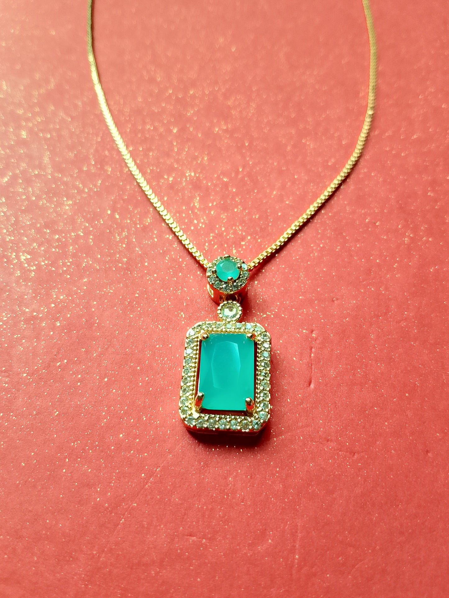 Elegant Emerald Pendant Necklace